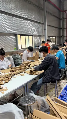 Bố mẹ cho học không học hành hẳn hoi. Giờ đi làm đừng kêu khổ nhé!