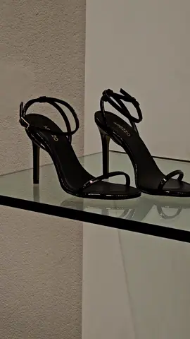 high heel. 🖤 #fyp #arezzo #sandalias #salto #novidades 