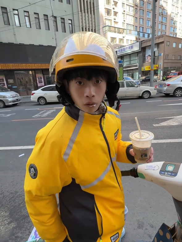 โธ่ววว 😅😅😅  #เดริเวอรี่ #ส่งของ #ตลก #คลิปสั้น #มินิซีรีส์จีน #series #ผู้จีนงานดีย์🇨🇳🇨🇳 #คลั่งรักหนุ่มจีน🇨🇳 #หลงรักเด็กจีน🇨🇳 #chineseboy #chinese #douyin 