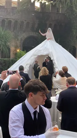 🎭✨ Bridal drama at its finest! ✨🎭 This @justinalexander gown was so massive people could walk underneath it—yes, you read that right! And just when we thought it couldn’t get more iconic, there was a phone toss… risky, but oh-so worth it! 📱💥 Would you trust your reflexes? 😅👇 #BridalFashion #JustinAlexander #GoBigOrGoHome #RunwayMoment #dramaticmoments 