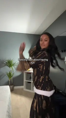 Put on the music and dance !!! 💃💃 #egyptian #viral_video #foryoupage❤️❤️ #bellydancetiktok #ArabTikTok #fyppppppppppppppppppppppp #layahbellydance #bellydanc #arab #bellydanc #trendin 