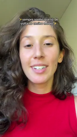 sempre sonho que tô de volta no ensino médio 