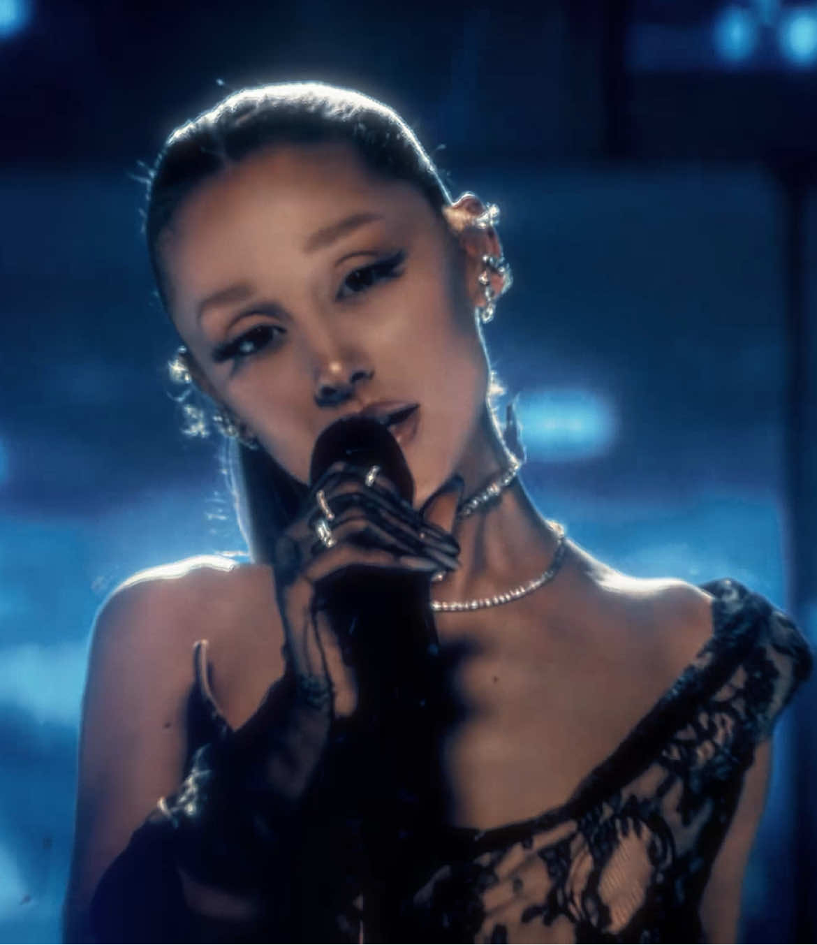 Love old peaches vibing to the performance. {cc: ws1de, scp: sceneagb} . #fyp #arianagrande #arianagrandeedit #arianagrandebutera #foryoupagе #corvfx #viral #edit #aftereffects #iconic #trending #eternalsunshine #brighterdaysahead #shortfilm #deluxe #dandelion {ORIGINAL CONTENT, FAKE EVERYTHING} 