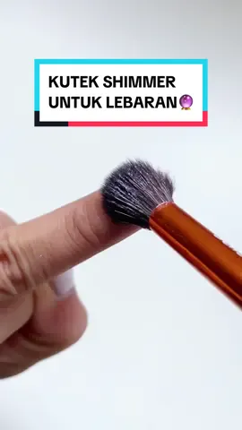 KUTEK SHIMMER SHIMMER IDE BUAT LEBARAN😍 PALING COCOK BUAT SHOLAT IDUL FITRI NANTI BIKIN KUKU MAKIN CAKEP 🥰 DAN GAK PERLU BINGUNG WUDHU KARENA BISA TEMBUS AIR ATAU DIKELUPAS😘❤️ #JelajahRamadan #salsacosmetic #beautyiseasy #fyp #kutekhalal #kutekmuslimah #lebaran 