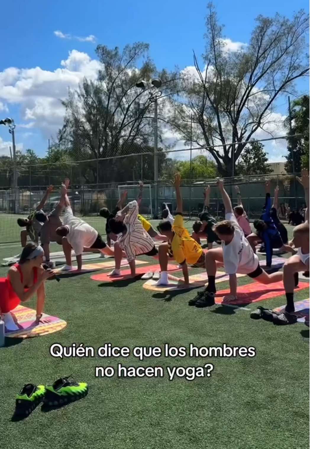 Yoga para todos🧘🏽‍♂️🧘🏽‍♀️🧘🙌🏾#menyoga #yogapractice #yogaflow #yoga #practicadeyoga #yogi #eventoyoga #yogaevent #yogaeverydamnday #yogaforeveryone #doyoga 