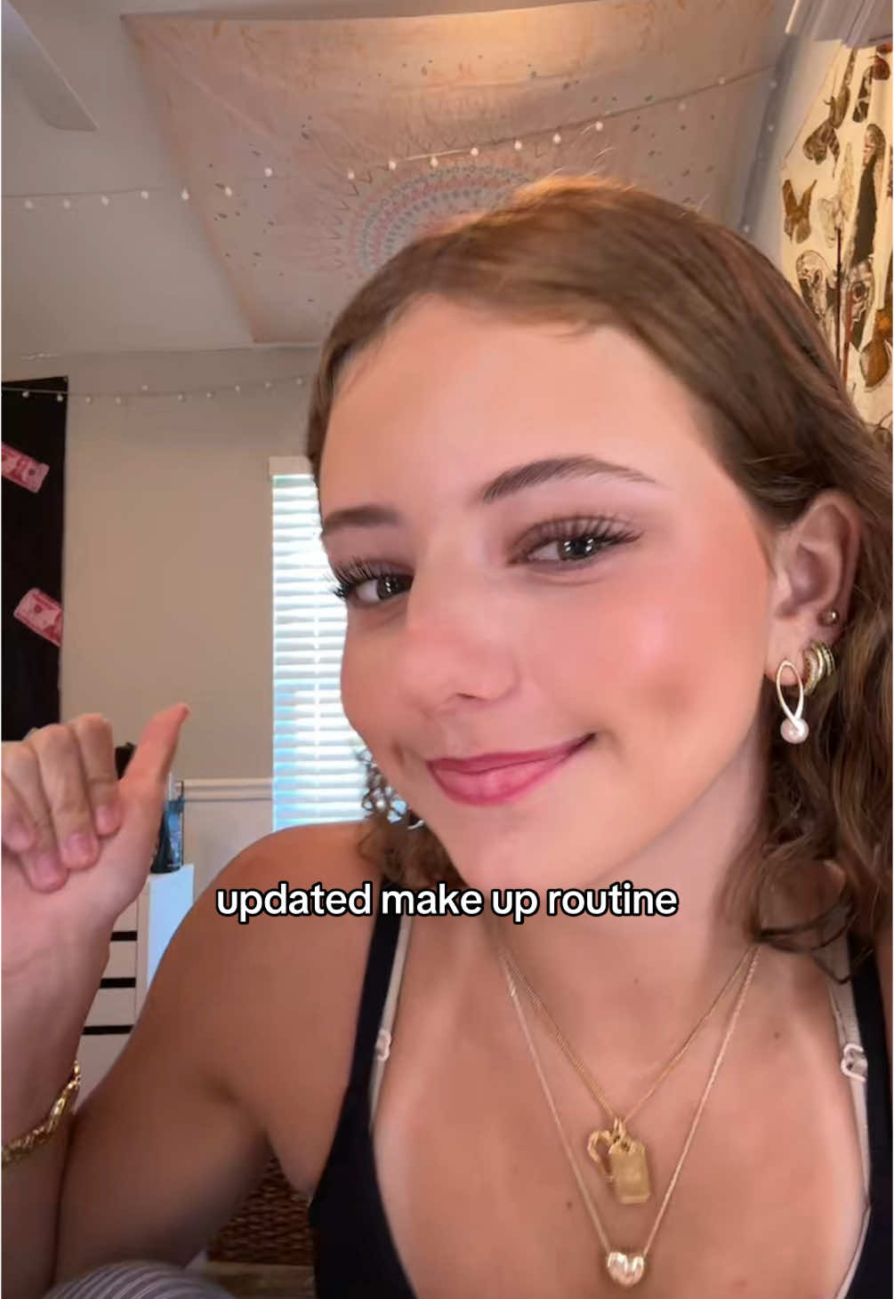 ik i need a new lipliner and yes i blended it towards the end #curlyhair #MakeupRoutine #makeupproducts 