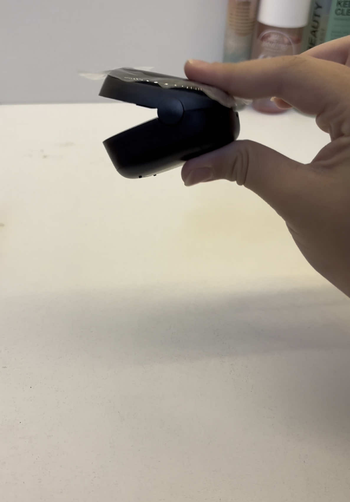 Saturometro de pulso. Posición vertical y horizontal. Apagado automático. Bajo consumo. 250 usos diarios. Link: https://39250143.sdt.uy/producto/oximetro-saturometro-pulso-para-dedo-spo2-pantalla-color-pantalla-led-autorizados-msp-profesional/ #saturometro #pulsioximetro #saturaciondeoxigeno #oxigeno #asma #epoc 