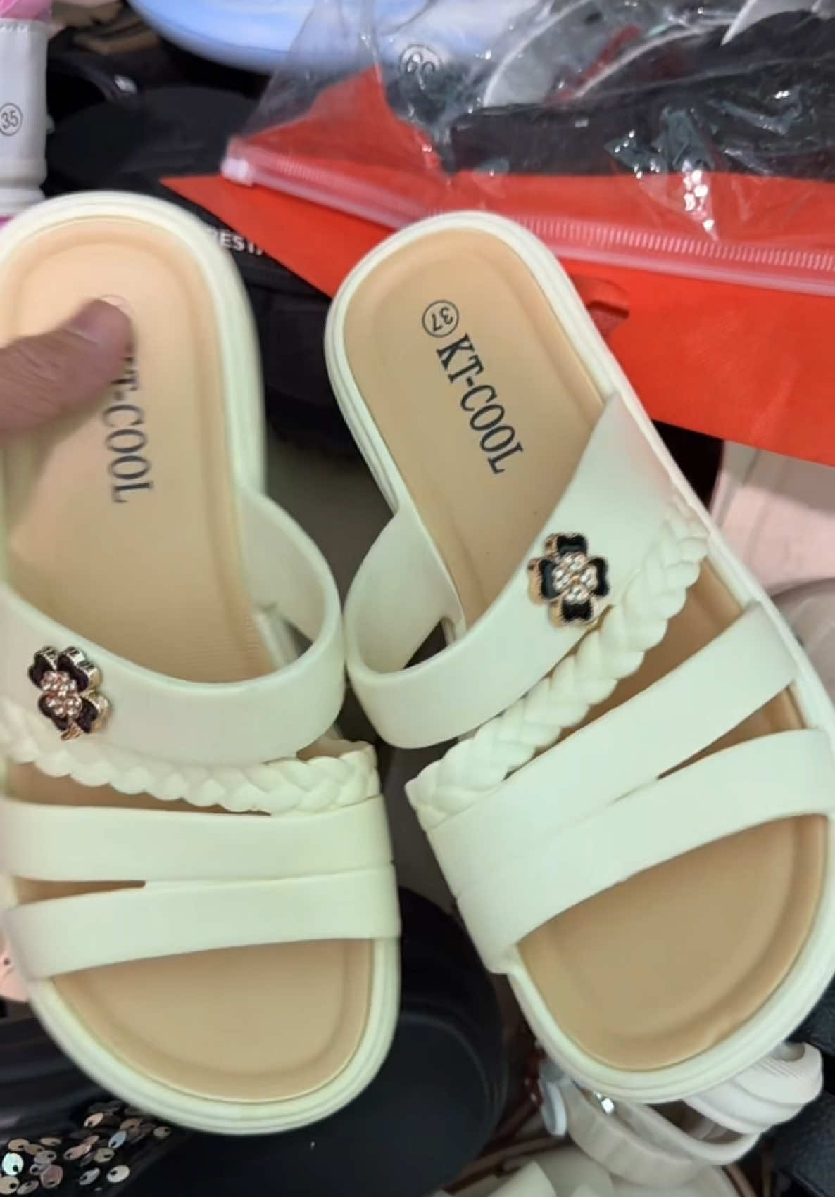 Sandal Selop Wanita Karet Jelly Murah #sandalwanitakekinian #sandalkaret #sandaljelly #sandalcewek #sandalmurah 