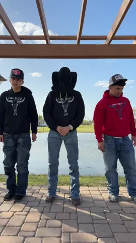 Hora de comenzar el juego bailando zapateado trend @YasMtz @htxjacob @romeozcrk @chvio16 #viral #paratii #fypシ 