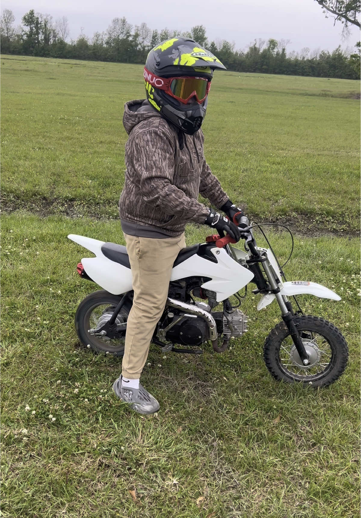 Dudes a natural!!!  #god #family #Outdoors #bike #pitbike #motox #pitbikes #moto #pitbikebuild #fast #dirtbike #mx #12oclock #12oclockboys #wheelie #wheelies #dirtbikecrash #pitbikefail #burnout 