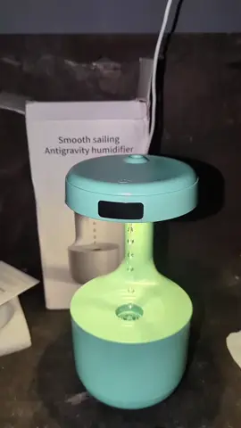 🌫️ Diffuser Humidifier Anti Gravitasi 🌫️ Hadir dengan teknologi unik yang membuat tetesan air mengalir ke atas! 🌊✨ Dilengkapi jam digital, lampu LED sebagai lampu tidur, dan desain senyap yang nyaman digunakan saat tidur. Dengan kapasitas 800ml dan waktu operasi hingga 8 jam, udara jadi lebih lembap dan segar. Cocok untuk rumah atau kantor! 🏠💨 🔥 Yuk, jadikan ruangan lebih nyaman! Klik sekarang! 🛒 #DiffuserUnik #HumidifierAntiGravitasi #PelembabUdara #TeknologiCanggih #NyamanTidur 