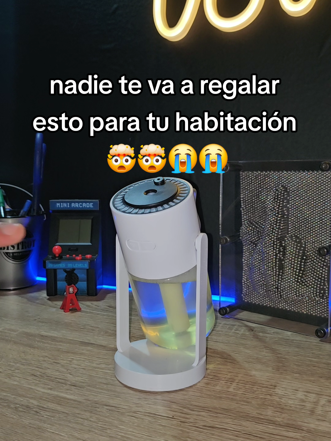 sabes quien te lo va a regalar ?? 🤯🎁  #humidifier #humidificador #tiktokmehizocomprarlo  Este humidificador no sólo es de Aromas, también proyecto estrellitas rojas en el techo , y también se puede usar en el coche ya que su tamaño es ideal para todo tipo de vehículo ,  sin duda el mejor humidificador que he visto en toda mi vida 🤯❤️🎁 