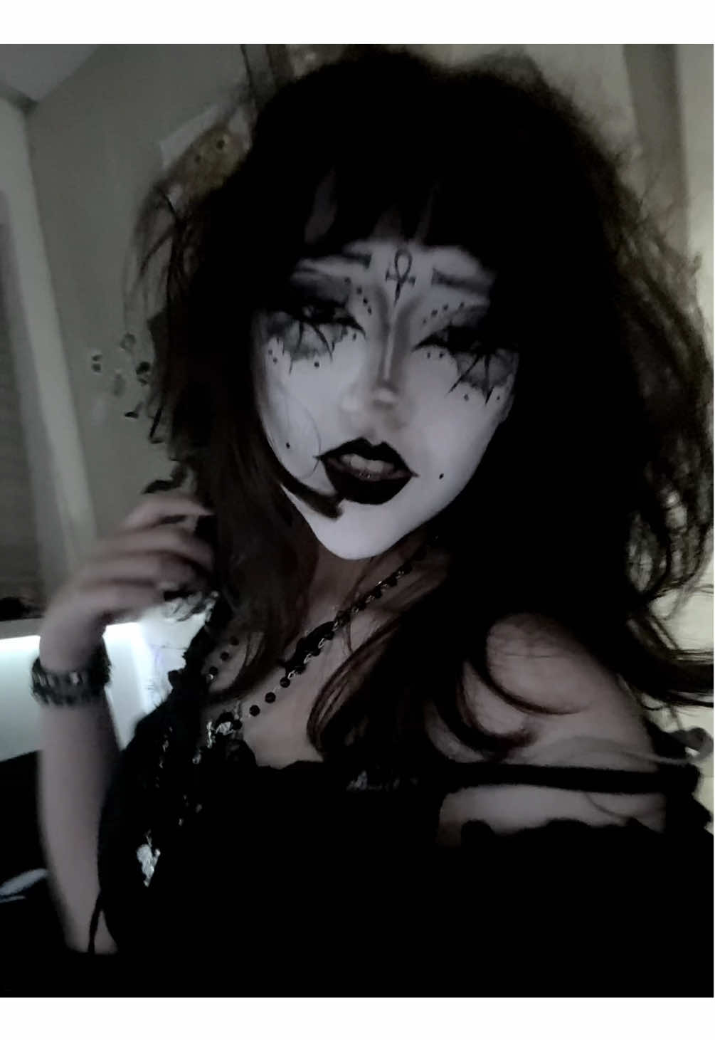 dead but pretty ☝️☝️#goth #gotica #alt #viral #fy #gothgirl #tradgoth #fyy