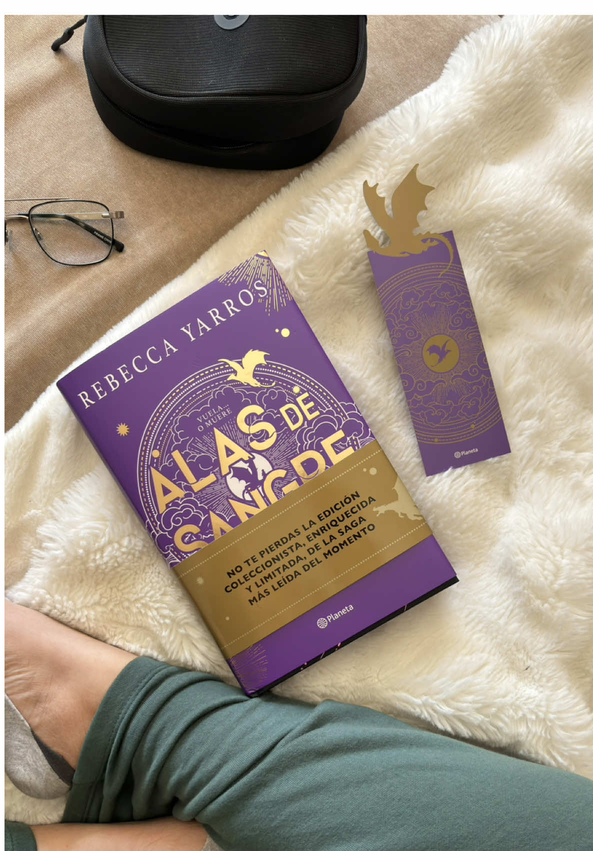 Leyendo #FourthWing por primera vez 😌 #alasdesangre #violetsorrengail #xadenandviolet #xadenriorson #fourthwingbook #libros #BookTok #reaccion #humor #parati 