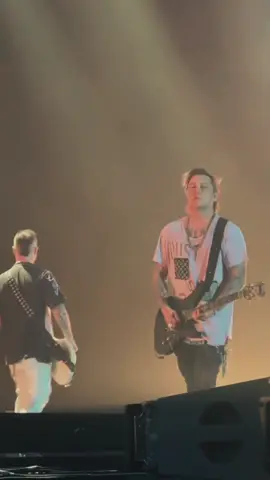 Brian Elwin Haner, Jr. (lahir Huntington Beach, California 7 Juli 1981) atau lebih dikenal dengan nama Synyster Gates adalah seorang musisi dan gitaris untuk grup musik Avenged Sevenfold. #keceabis #foryou #synsystergates #gitarisa7x #avengedsevenfold #deargod #paprandom #foryou#musisi#international #idolaremaja 