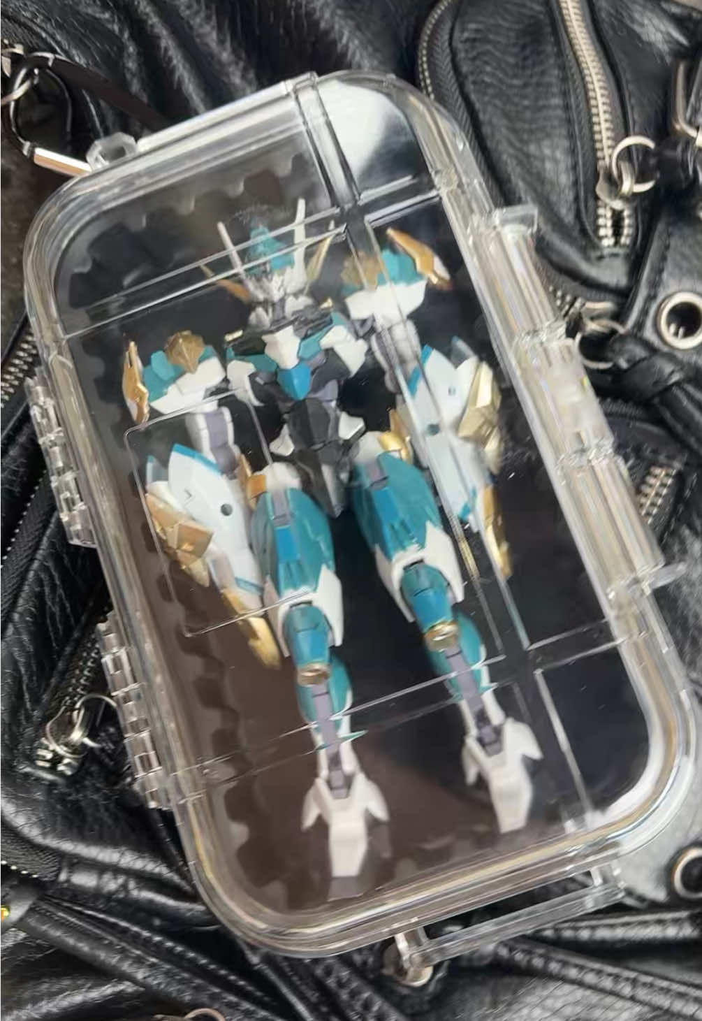 I didn’t wanna actually throw it he is fragile ;-; #gundam #gunpla #gundamtiktok #gundamcommunity #gundambuilder #plamo #modelkit #fyp