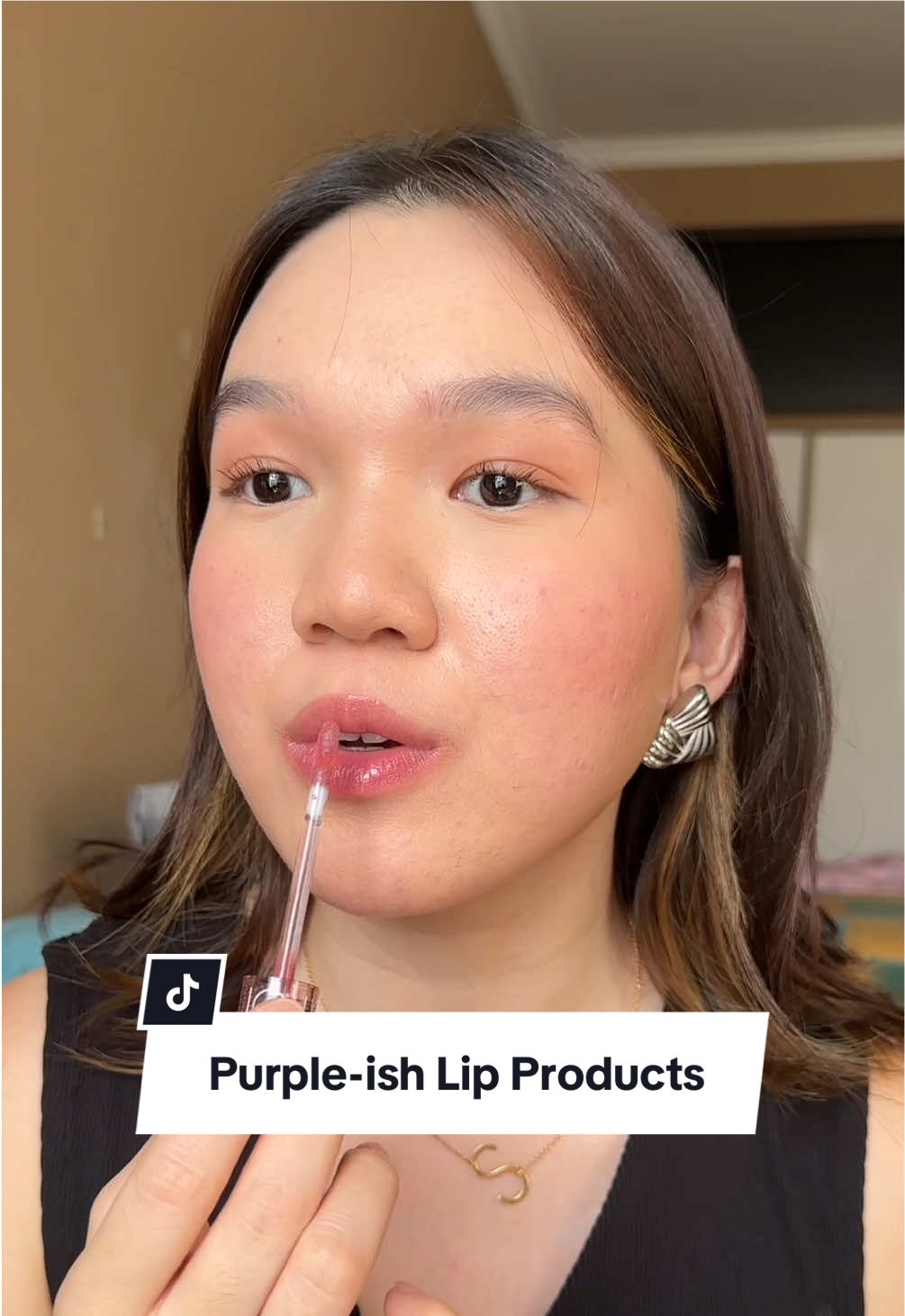 purple-ish lip products ternyata i likeee 😻💜 romand gloss nya cantik banget 😭😭😭 products mentioned: • secondate x sara robert gel lip gloss shade imagination • secondate melt my kiss watershine lip balm shade berry bite • romand glasting color gloss shade dim mauve • blp x nadin amizah lip cloud shade orbit