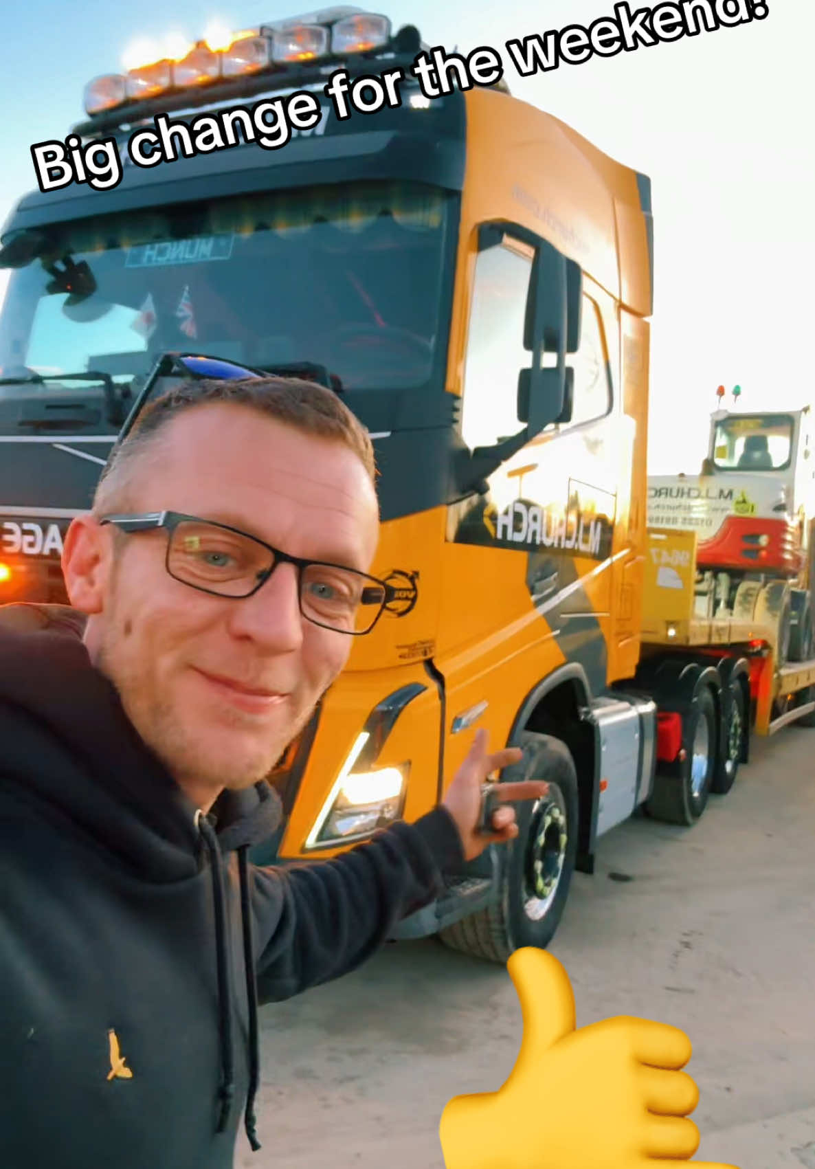 Big weekend shift on!! In the Volvo with the 3 axle 🤙🤙 @BigMunch 🤟 @Paul Stewart #fyp #foryoupagе #foryoupageofficial #weekend #saturday #shift #earnedit #volvo #3axle #80tonarmy #cheersmate #goodmorning #changes #different #clean #respect #truck #trucks #trucker #trucking #trucksoftiktok #truckersoftiktok 