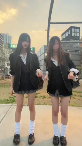 ブレザーで腕まくりするのかわいい#ブレザー腕まくり#ブレザー #制服 #制服アレンジ #ルーズソックス #08 #スクバ落書き #fjk #爆撃竜馬 #おすすめ #宮下パーク #宮パ 