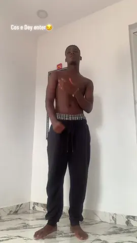 Active 😌 #fyp #university #ikem #dance #makemefamous #creatorsearchinsights  Dc:@Ikem 