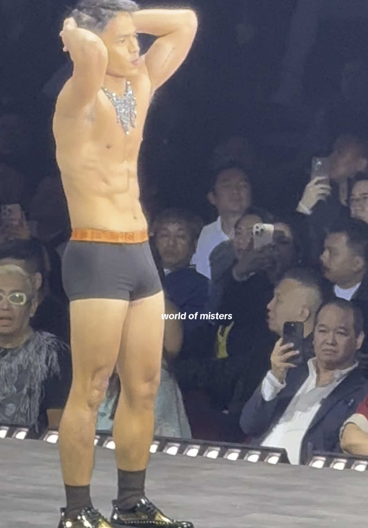 Oh my god. ELYSON DE DIOS. 🔥😍 #benchbodyofwork #benchbody #bench #benchtm #elyson #elysondedios 