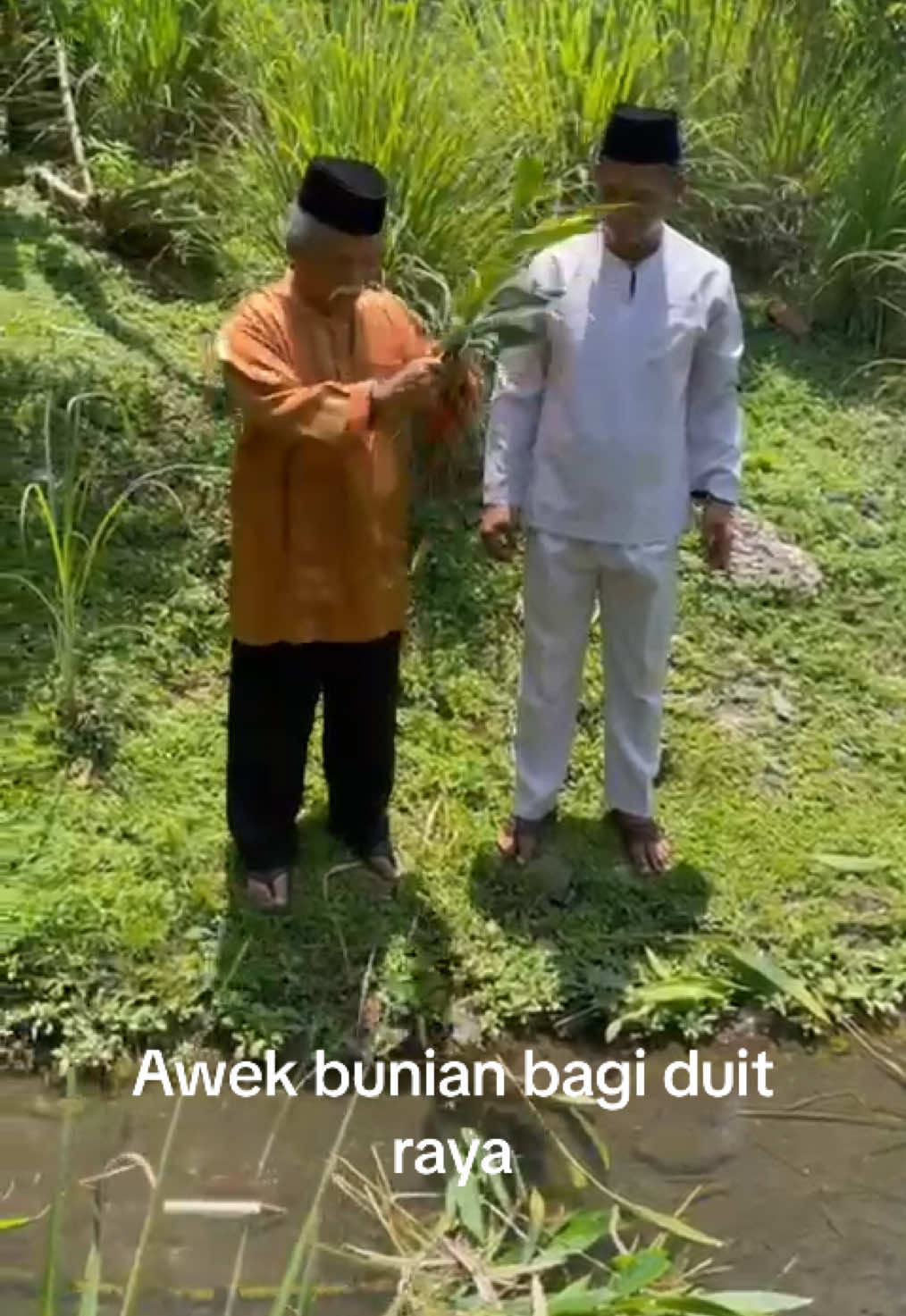 Puteri bunian bagi duit raya…Alhamdulillah 2025…. #fypシ゚viraltiktok☆♡ #fyp #fypppppppppppppppppppppppp #raja #rajabomohmalaysia 