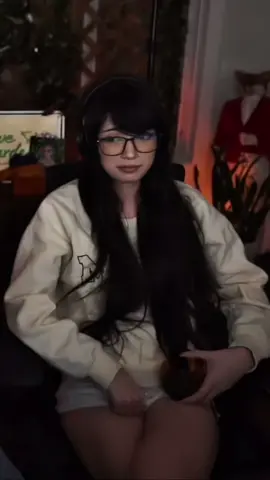 Emiru vibing to music *edit* #streamer #fyp #emiruclips #emiru #livestreamer #fyppp #fypシ゚ #otk 