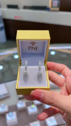 Nay em lên hoa tai kim cương khoen đính 2 viên chủ 3.6ly ạ, vá đáng iu cho ẻm ❤️💎💎#pnj #pnjphanthirangrachgiakiengiang 