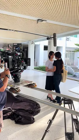 จ้องตาขนาดนี้ไม่อยากจะนึกถ้าเป็นปลากัด#usรักของเรา #beonnnie #emiamily #ขึ้นฟีดเถอะ #กองถ่ายคนหน้าตาดี🎥🎬 #daoyorteam 