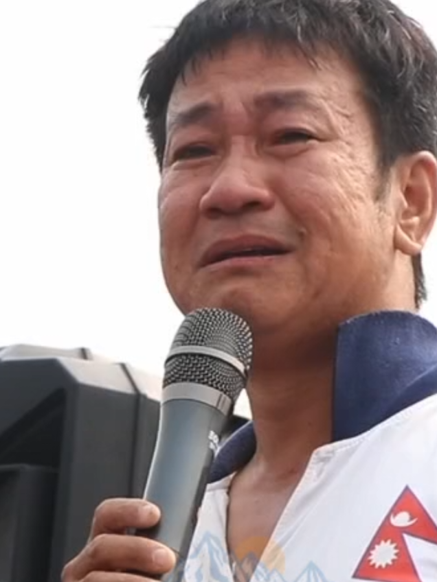 महान हो तपाइँ महान हो।।।साच्चिकै रुवाउनु भयो हर्क सर।।। #harkasampang #nepalitiktok #foryoupage #foryou #Nepal 