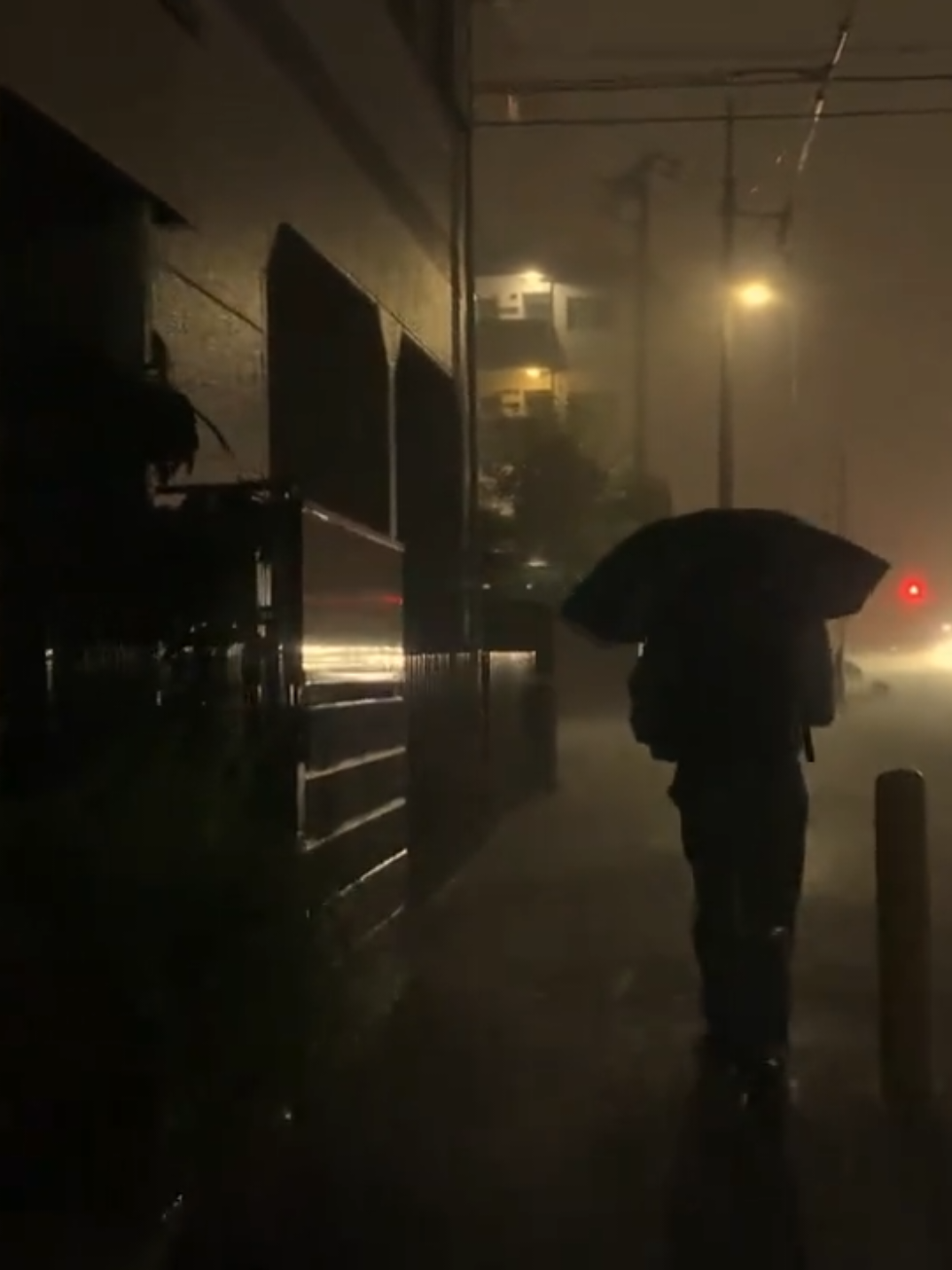 Đối với anh, tình yêu cuối cùng là buông tay.