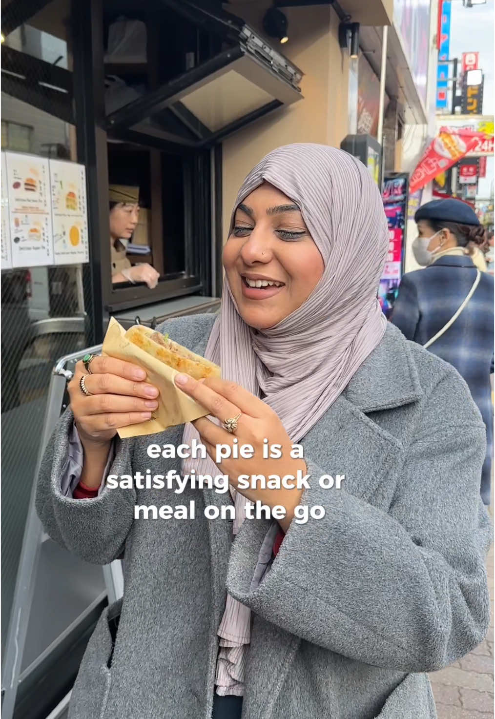 Try these Halal pies for only ¥500! 🔥🥧  Little Lamb Salam Halal 📍〒169-0073 Tokyo, Shinjuku City, Hyakunincho, 2 Chome−17−3 常陽第１ビル @littlelambslamhalal  #snacks #halal #pies #budgetfriendly