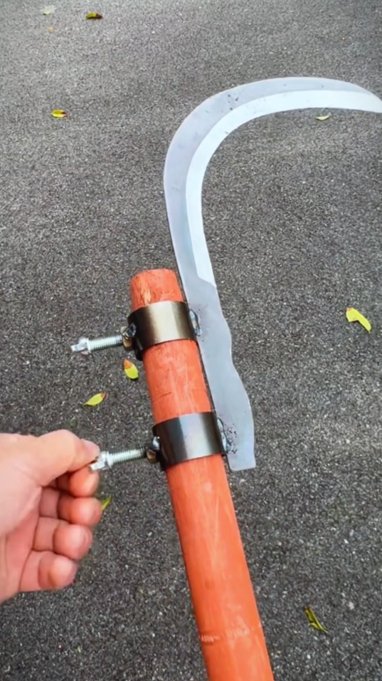 Manganese Steel Sickle Lawn Mower Knife for Outdoor Weeding-Portable Overhead Cutting Tool- Metal#High-altitude pruning sickle # high-altitude pruning shears # garden tools # efficient energy utility tools # hardware tools # sharing of good things #fyp #foryou #tiktokshop #goodthing 