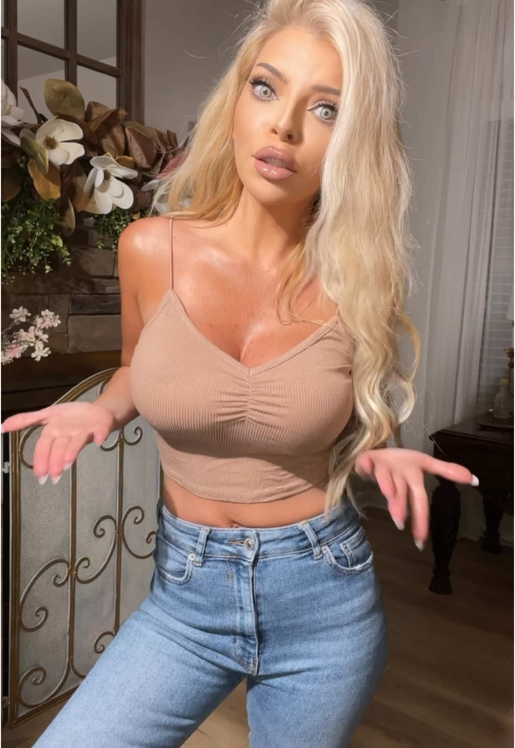 Reusable Sticky Adhesive Push-Up Bra ✨@VNA VANZTINA ✨#stickybra #pushupbra #seamless #brahack #wardrobeessential #fashioninspodaily #stickyinserts #invisiblebra 