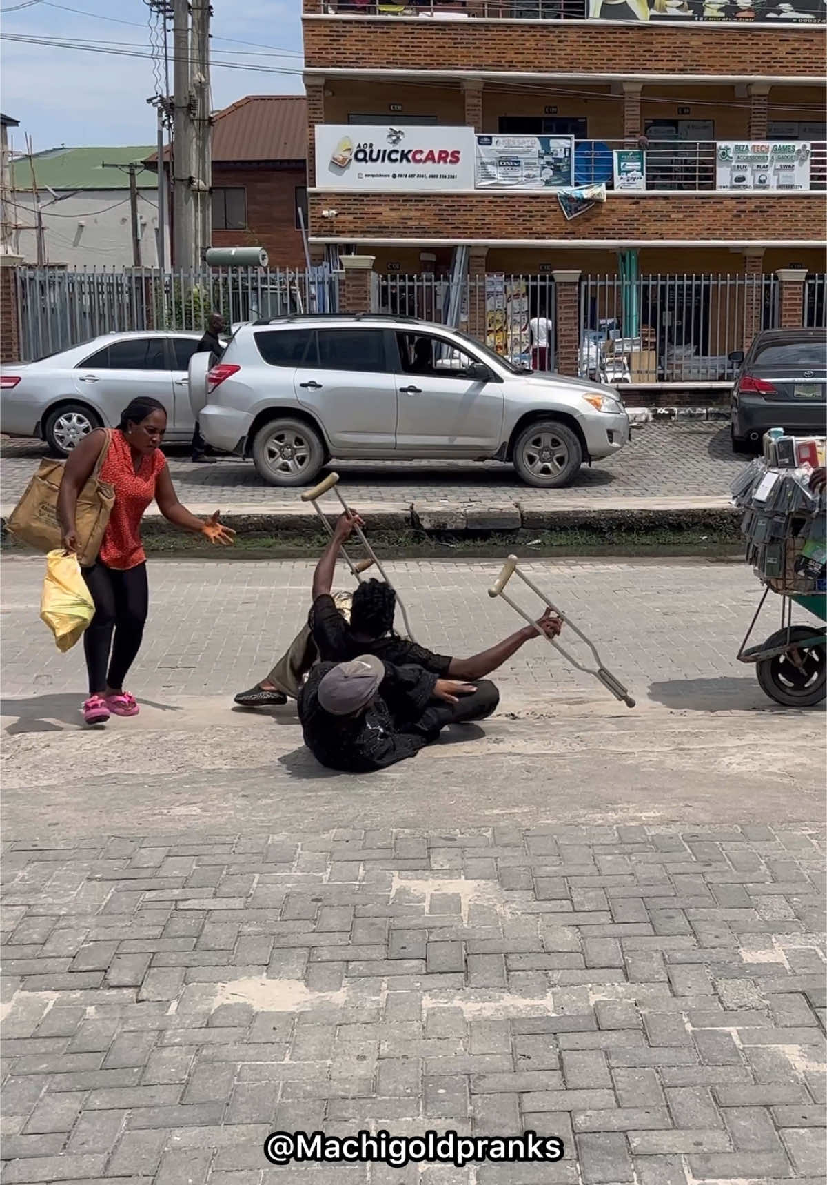 Confusing people prank 😭🤣🤣🤣🤣🤣🤣🤣🤣🤣 #reels #pranks #Machigoldpranks #viral