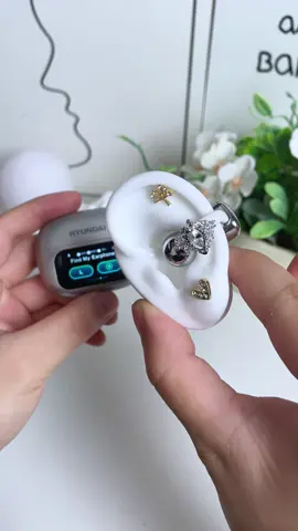 You've never seen earbuds with a screen that can like videos! Now is the perfect time to buy them; the promotion is still going on, so don't miss out! #earbudswireless #ClipOnEarbuds #BudgetTech #headphones #affordablefinds #WirelessEarbuds #trending #bestlifefinds_#auricular!!! #Kahlatalk #Kahlatech #kahlaDeals #TikTokShopDealsforyoudays #DealsForYouDays #DealsForYou #TreasureFinds #2024BackToSchool #spotlightfinds #spotlightfashion #fallstraw#fallstraw#TechObsessed #RushReady #FallDealsForYou#fyp#goodstuff#goodthi #halloween#halloween2024#blackfrida #blackfriday2024#tiktokshopblackfriday #tiktokshopvalentinesday2025 #couplegifts2025 #tiktokshopspringsale2025 