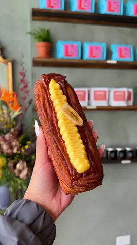 Filipino artisanal pastries with a Midwestern flair is everything you need to know behind @jtlerias creations who’s only 24 years old!!! 🤯🇵🇭🥐  @delsur.bakery Chicago WILL be obsessed. They were sold out of the longanisa pastry and ube oatmeal pie but that just means I need to come back 💃 Officially open to the public on March-29-2025 ✨ #chicago #chicagofood #chicagofoodie #chicagotok #chicagoeats #eaterchicago #chicagoasian #filipino #filipinofood #filipinas #bakery #newinchicago #filipinobakery