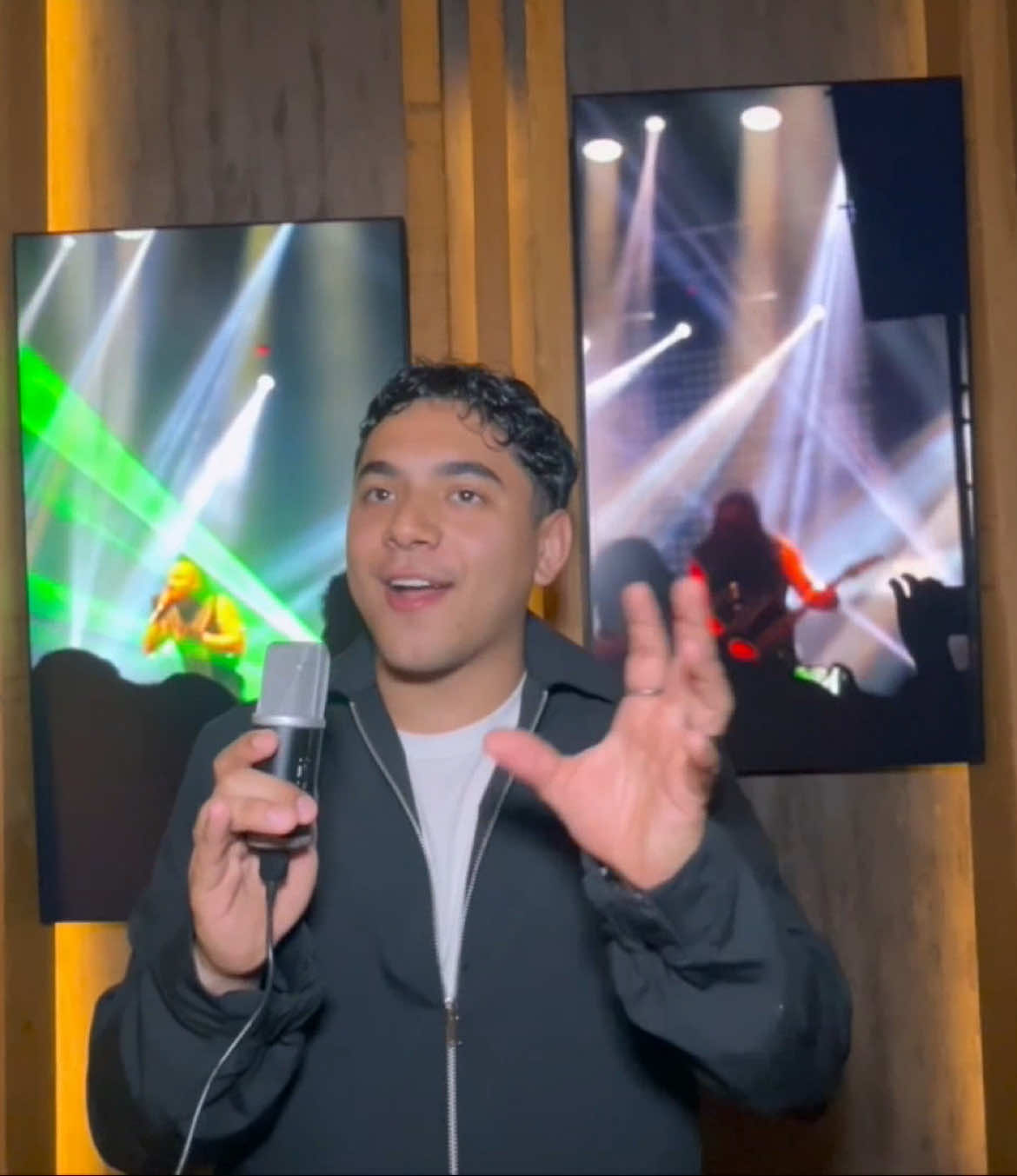 Acceso Total con @edgaralejandro0fficial #telemundoaustin @Besame Mucho Fest  @Edgar 🇲🇽 llega a #besamemuchofest el 5 de Abril conversamos con el durante su visita a Austin hace unas semanas en @sxsw y nos comentó sobre su música y más. #farandulatexas #edgaralejandro #besamemuchofest #2025 #austin #texas #telemundoaustin