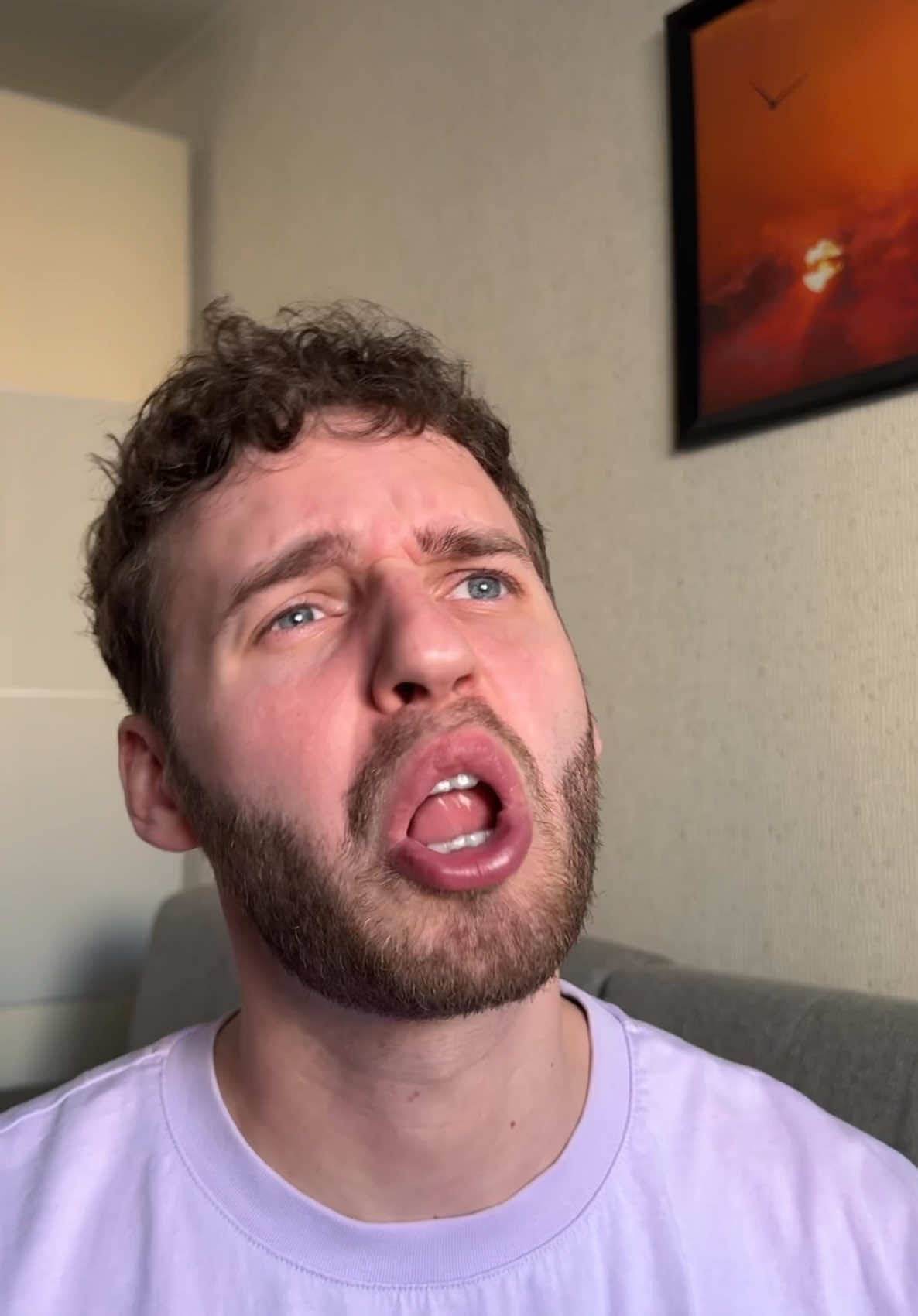 Когда попросил почесать спину😂