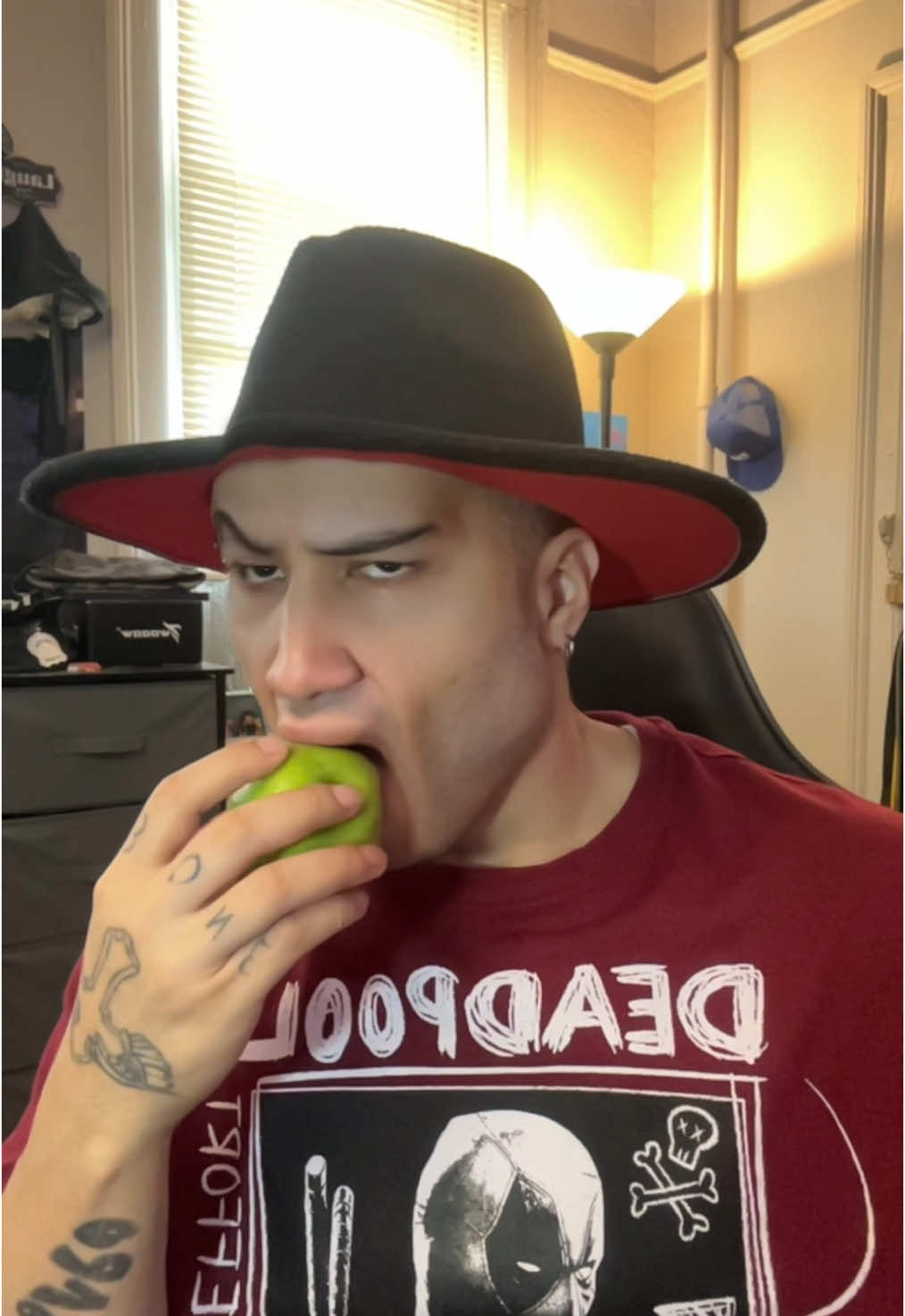 When Kid sees dad about to eat an apple💀🤣#funnyvideo #comedy 