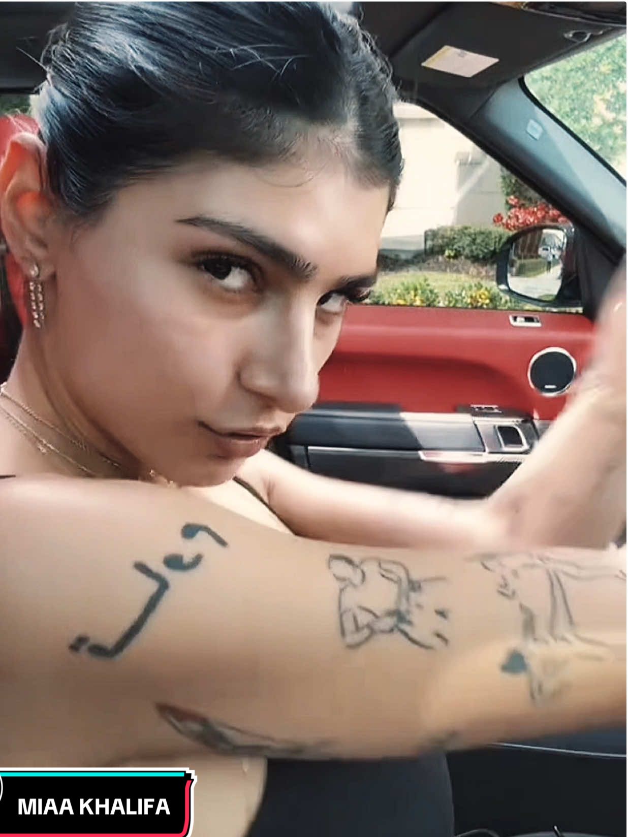 MAMA MAMA THERES A QUEEN IN UR CAR #miakhalifa #baddie #mother #Inverted #viral #cutesy #edit #capcut #CapCut #slay #cat #meow #beauty 