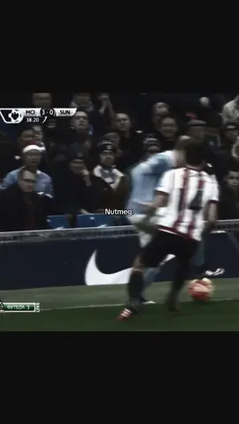 Nutmeg #fyp #viral #football #footballtiktok #skills 