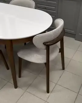 4 Seater Dining Set: Ksh 65,000.00 ☎️0719 317 802 