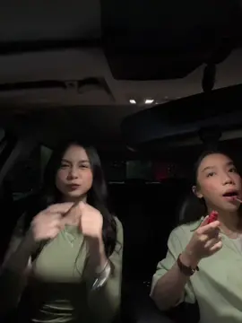 nonchalant bgt sebelah ku