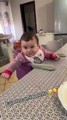 @Rita decrescenzo mia figlia adora la tua canzone 🤣🤣🤣🤣