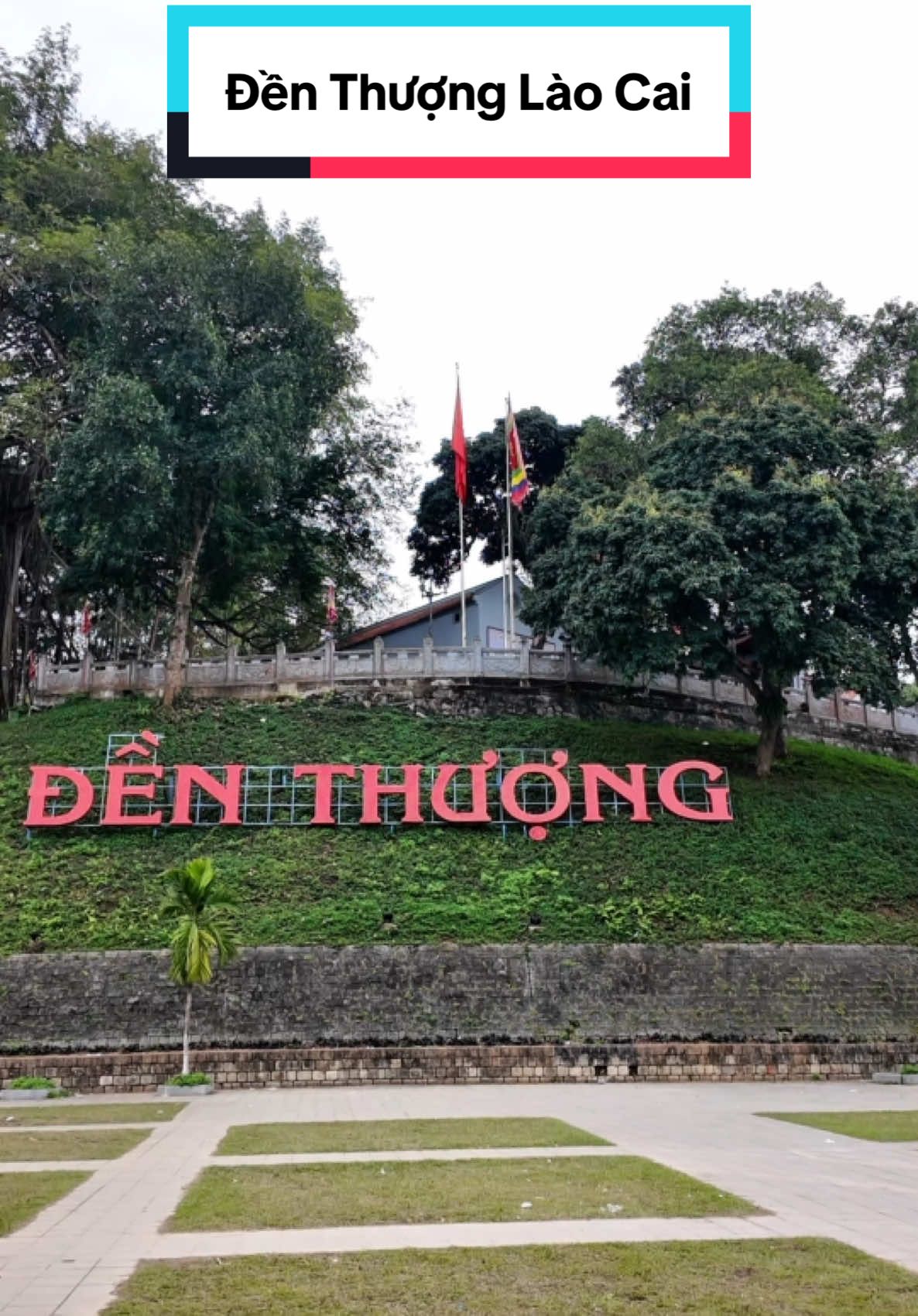 Đền Thượng Lào Cai hay còn gọi là Thánh Trần Từ, đền được xây dựng vào thời nhà Lê (1680-1705). Tọa lạc trên núi Mai Lĩnh, đền Thượng là nơi thờ Quốc công tiết chế Hưng Đạo Đại Vương Trần Quốc Tuấn, 1 trong 14 vị tướng tài kiệt xuất của dân tộc ta.#xuhuong #cuakhaulaocai #DenThuongLaoCai #LaoCaidulich 