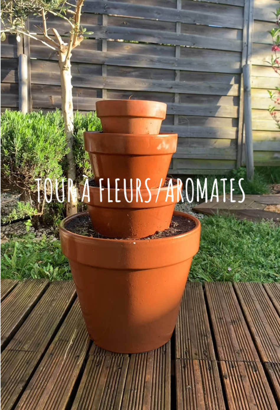 Pour mon potager , j’ai vu cette idée de tour et j’ai eu envie de la réaliser 🪴 qu’en penses tu ? 👨🏼‍🌾 #potager #cultiver #potagerbio #potagerbalcon #diygarden #aromates #fleurs 
