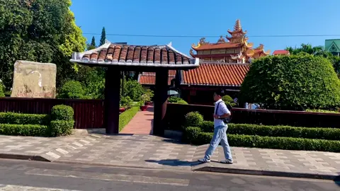 TRƯỜNG DỤC THANH #phanthiet             Tháng 8 năm 1910, Nguyễn Tất Thành (Chủ tịch Hồ Chí Minh) được ông nghè Trương Gia Mô - vốn là bạn đồng liêu cũ của cụ Nguyễn Sinh Sắc - giới thiệu với Hồ Tá Bang đến Phan Thiết dạy học tại ngôi trường này. Một trong những học sinh của trường là Nguyễn Kinh Chi con cụ Nguyễn Hiệt Chi, về sau là Bác sĩ, Thứ trưởng Bộ Y tế Việt Nam Dân chủ Cộng hòa, đại biểu Quốc hội khóa I - IV, là học trò trực tiếp của thầy Nguyễn Tất Thành. Nguyễn Tất Thành dạy lớp nhì, chủ yếu là dạy Chữ Quốc ngữ và Hán văn, ngoài ra, còn kiêm nhiệm dạy môn thể dục.Trong thời gian này, ngoài những nội dung được phân công giảng dạy, Nguyễn Tất Thành còn truyền bá lòng yêu quê hương đất nước, nòi giống tổ tiên cho học sinh. 