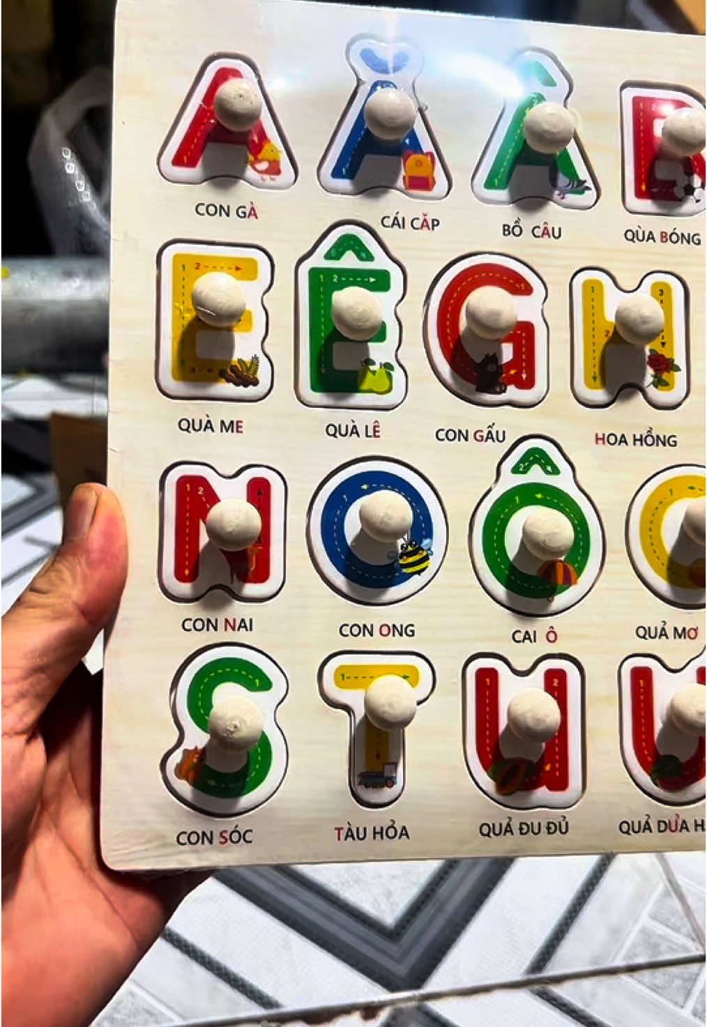 Bảng núm gôc nhiều chủ đề . Chữ cái , xe , con vật , giúp bé làm quen và hoàn thiện khả năng nhận biết xớm và tự nhiên nhất #dochoitreem #dochoigiare #dochoitritue #dochoithongminh #dochoisangtao #hat #bangnumgo #bangnumgonhieuchude #bangnumgochobe 