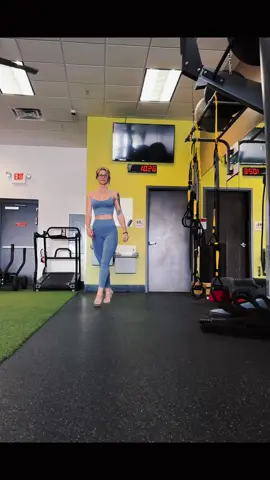 Prepping for that stage!! #npc #fitmodeldivision #bodybuilding #fitmodelposing #foryoupage #practiceposing